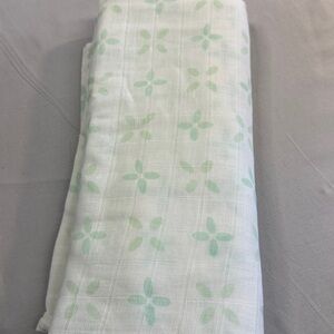Amazing Baby - LIKE NEW - White and Mint Floral Patterned Swaddle Blanket